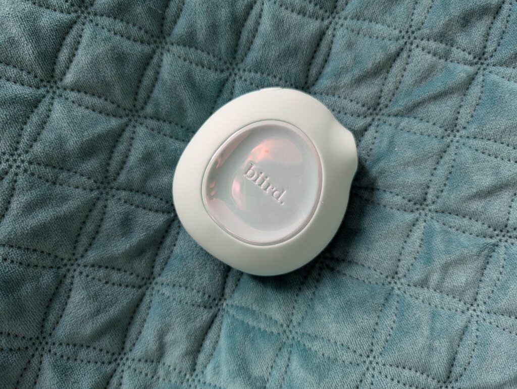 So… Which Feels Better? A Clitoral Suction Toy or a Vibrator? - the biird Lumii