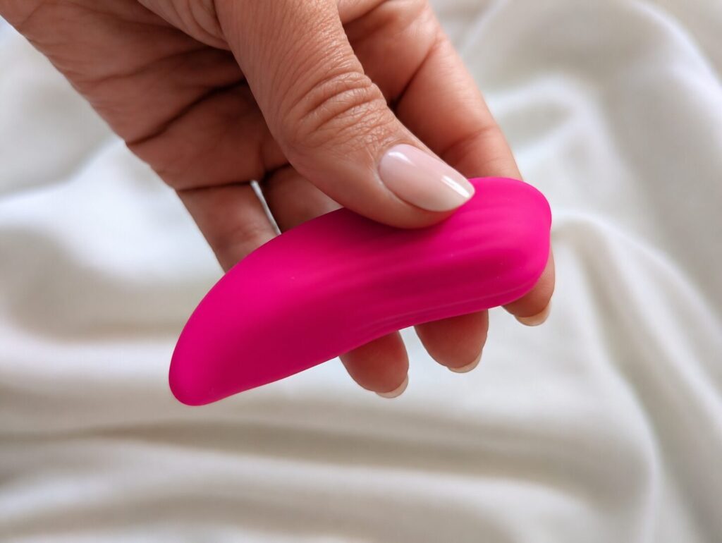 Lovense Ferri in hand