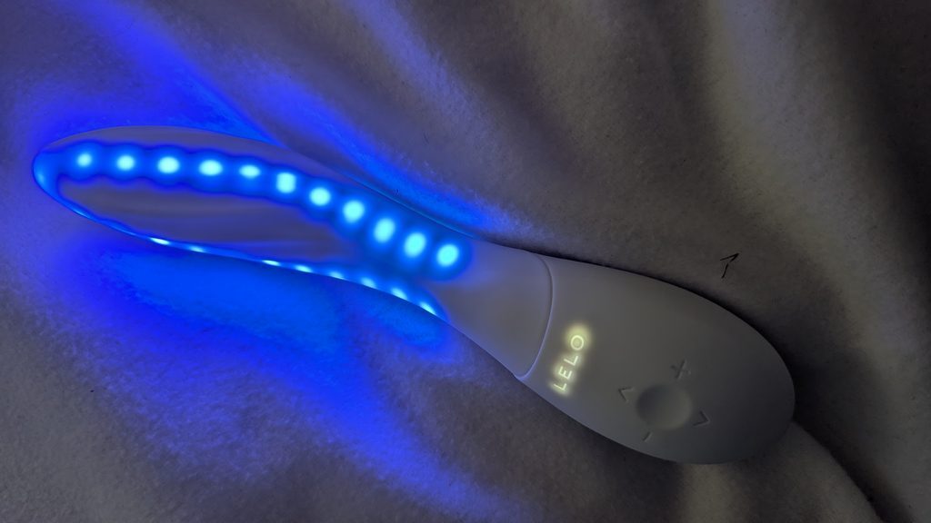 Blue LED light on the Mona Spectra