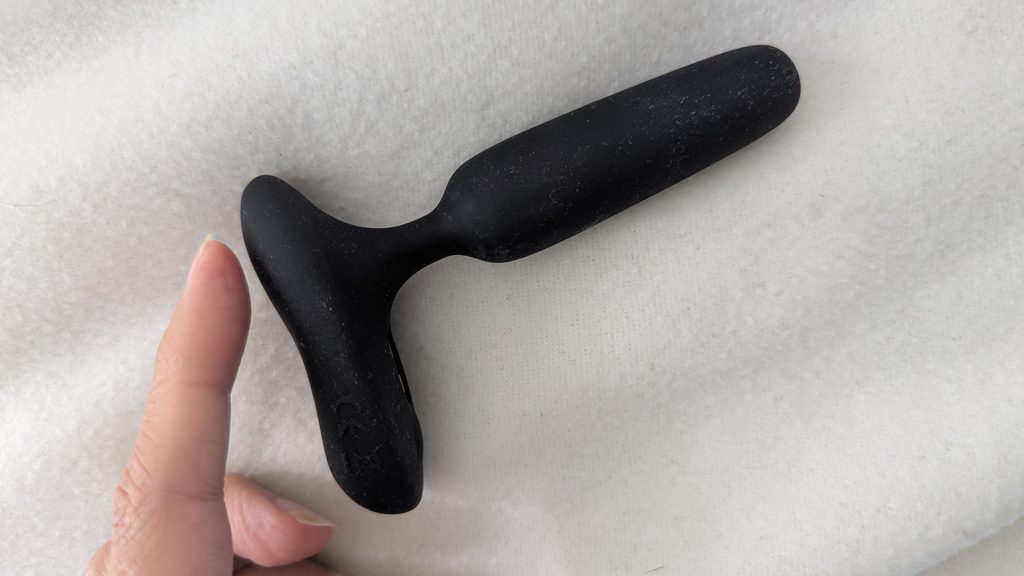 a slim vibrating buttplug